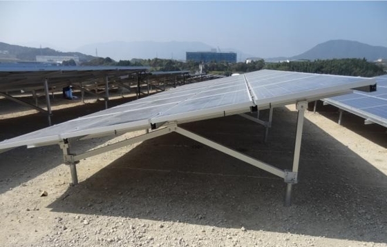 Instalación de paneles fotovoltaicos con paneles solares de acero C