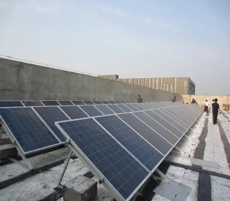 Instalación de paneles solares fotovoltaicos de plata natural de acero de aluminio
