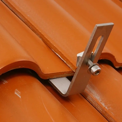 Sitio de instalación de gancho de aluminio para techo solar en techo de azulejos para carga de nieve de 1,4KN/m2