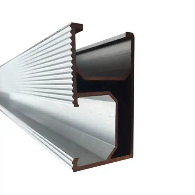 Estructura de sistema fotovoltaico fuerte y duradero con instalación rápida de paneles solares en el techo